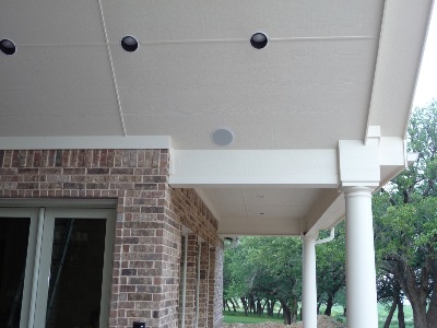 Inconspicuous outdoor ceiling speaker
